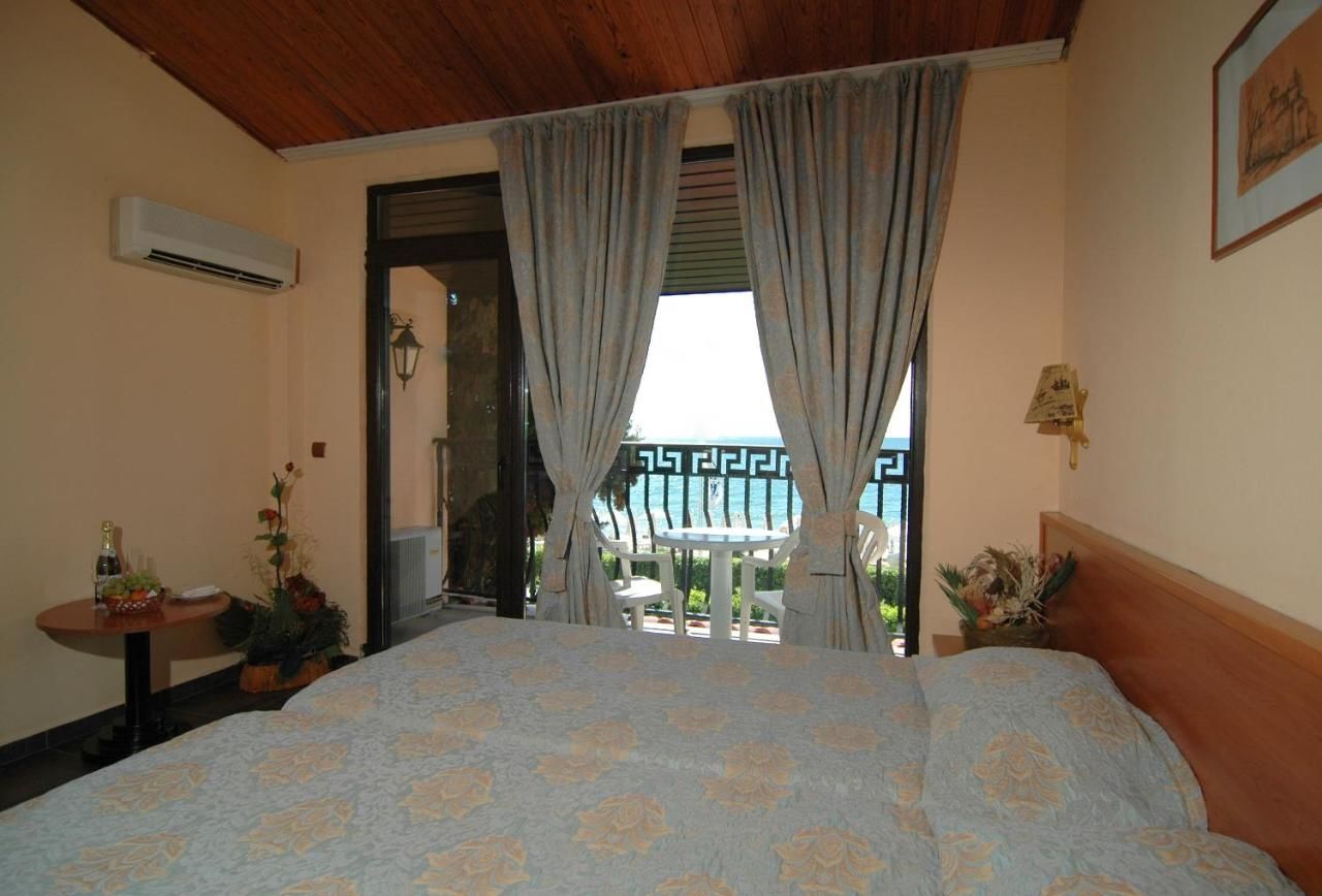 Курортные отели Villas Elenite Елените