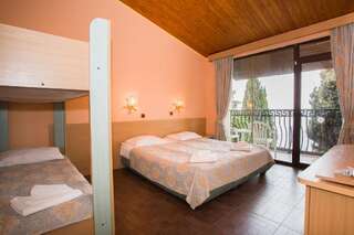 Курортные отели Villas Elenite Елените Двухместный номер с 1 кроватью - Вилла с видом на парк (для 2 взрослых и 1 ребенка до 11 лет)-10