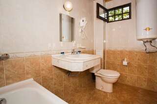 Курортные отели Villas Elenite Елените Двухместный номер с 1 кроватью - Вилла с видом на парк (для 2 взрослых и 1 ребенка до 11 лет)-21